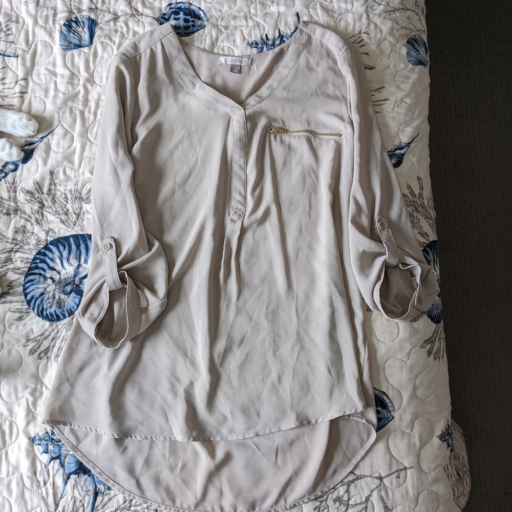 Roz&Ali beige blouse